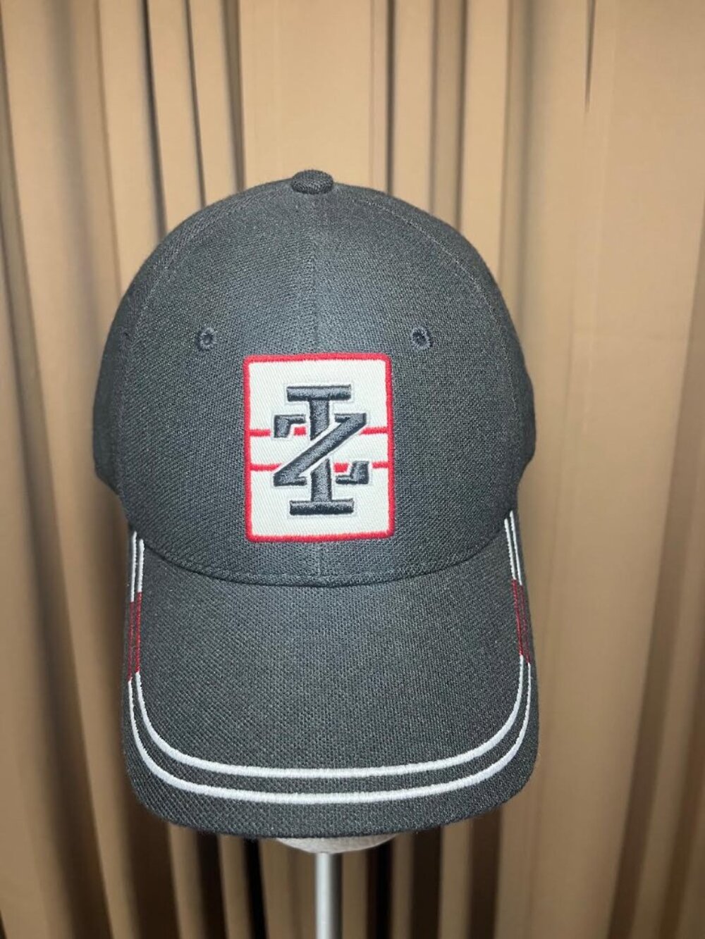 Izod Golf Flex Fitted (Seems S-M) Hat Cap Polyester Casual Men Women Black Red